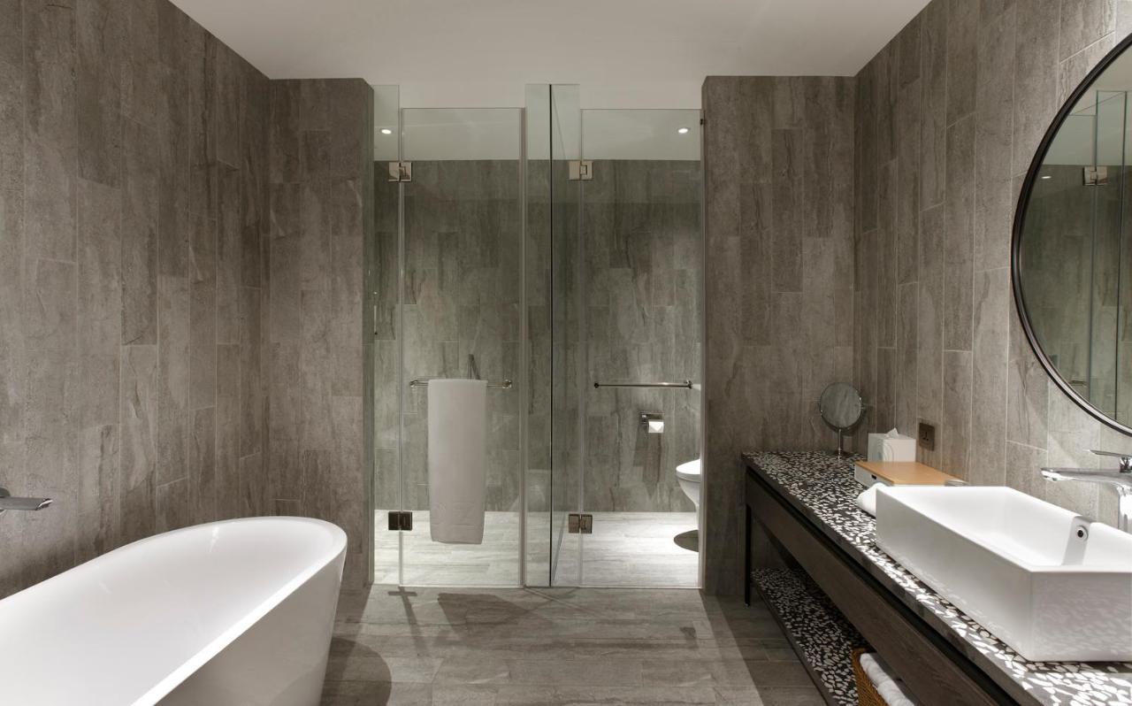 Cozzi Blu Hotel Zhongli Bagian luar foto Bathroom
