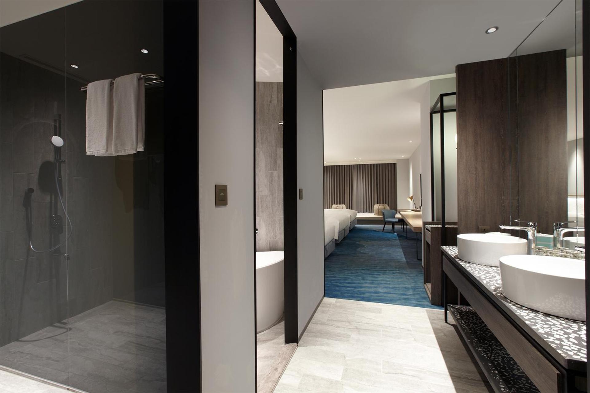 Cozzi Blu Hotel Zhongli Bagian luar foto A bathroom at the hotel